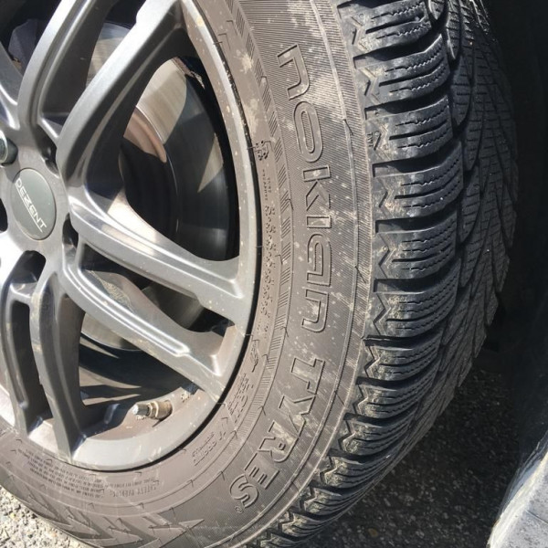 
            225/60R17 Nokian TYRES
    

                        103
        
                    H
        
    
    車輪

