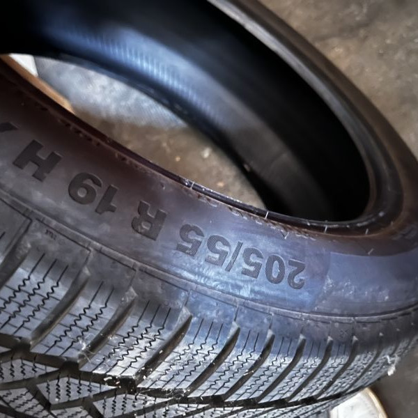 
            205/55R19 Continental radial tubeless
    

                        97
        
                    H
        
    
    यात्री कार

