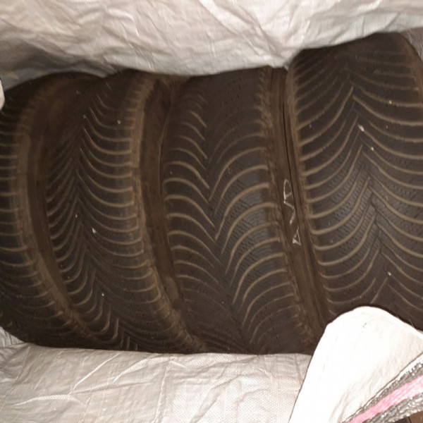 
            205/60R16 Michelin Michelin ALPIN
    

                        96
        
                    H
        
    
    यात्री कार

