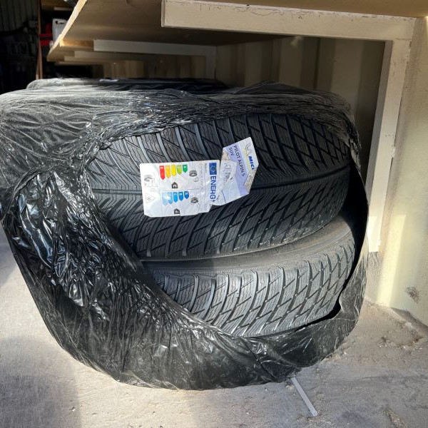 
            235/50R20 Michelin PILOT ALPIN 5 SUV
    

                        104
        
                    V
        
    
    Vehículo de pasajeros

