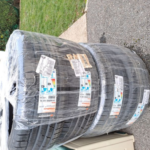 
            235/50R20 Hankook VENTUS S1 evo3 SUV
    

                        104
        
                    Y
        
    
    SUV 4x4

