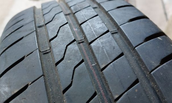 
            185/60R15 Divers 
    

                        90
        
                    H
        
    
    Personenkraftwagen

