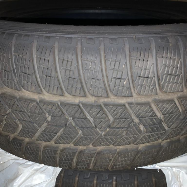 
            235/65R17 Pirelli 
    

                        108
        
                    H
        
    
    यात्री कार

