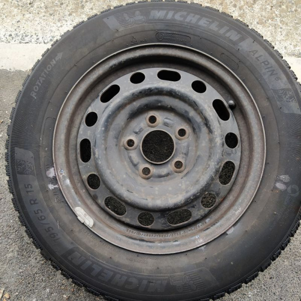 195/65R15 Michelin Alpin 6
91
T
Ruota di automobile