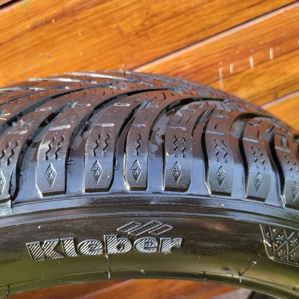 
            205/50R17 Kleber Krisalp HP3
    

                        98
        
                    H
        
    
    Carro passageiro

