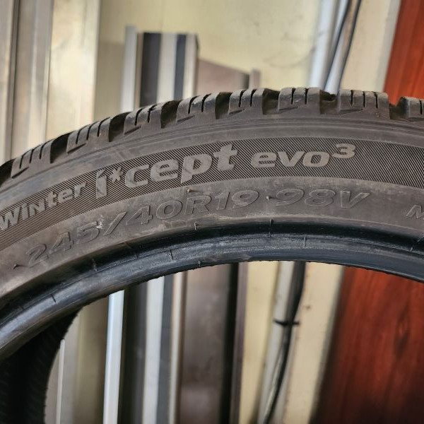 
            245/45R19 Hankook Winter I*CEPT Evo3
    

                        98
        
                    V
        
    
    Vehículo de pasajeros

