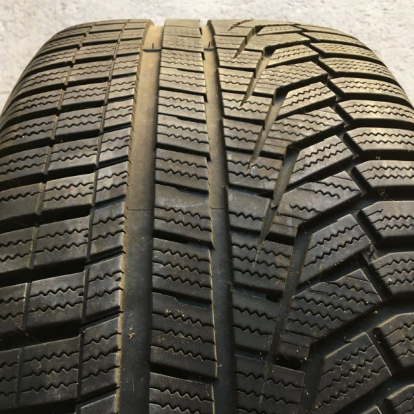 
            255/40R18 Hankook Winter I*CEPT EVO 2
    

                        99
        
                    V
        
    
    Personenkraftwagen

