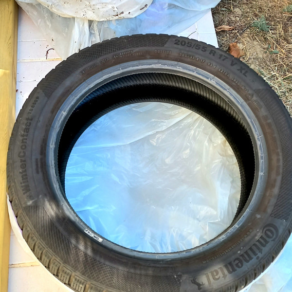 
            205/55R17 Continental Wintercontact
    

                        95
        
                    V
        
    
    यात्री कार

