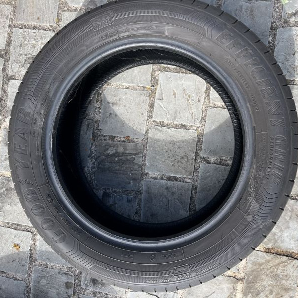 
            225/55R17 Goodyear Efficient Grip Performance
    

                        101
        
                    W
        
    
    Voiture de tourisme

