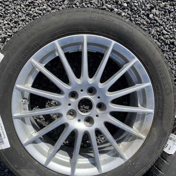 205/55R17 Pirelli Cinturato P7
95
V
Roue de voiture
