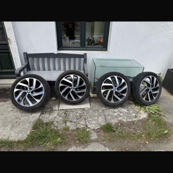     Car rim - BMW i3- 2 pneus ok offerts
