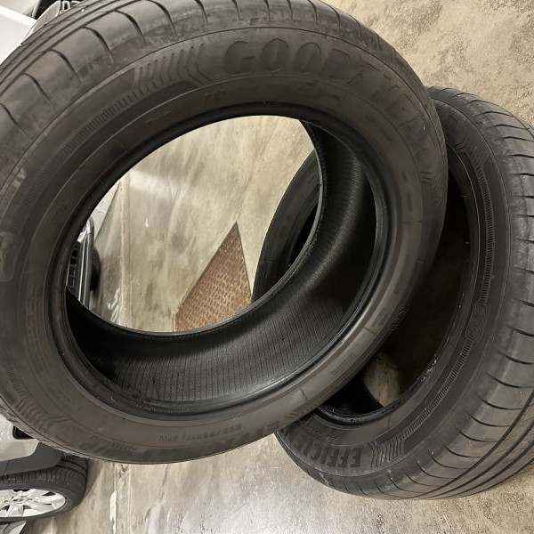 
            225/55R17 Goodyear Efficient Grip
    

                        97
        
                    W
        
    
    4x4 SUV

