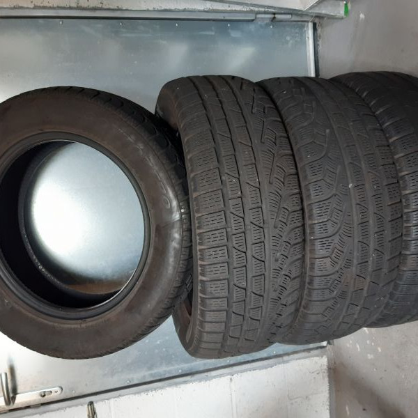 
            215/60R16 Pirelli 
    

            
        
    
    Vehículo de pasajeros

