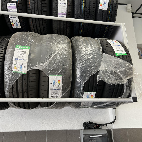 
            245/45R18 Divers EXTRA load tubeless
    

                        100
        
                    W
        
    
    Samochód osobowy


