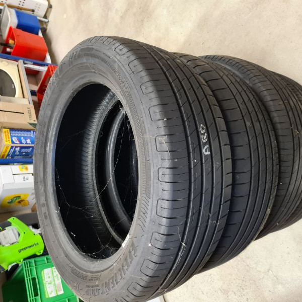 
            215/55R18 Goodyear Efficient grip
    

                        95
        
                    H
        
    
    Autovettura

