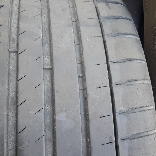 
            225/40R19 Michelin pilot sport 4S
    

                        93
        
                    Y
        
    
    यात्री कार

