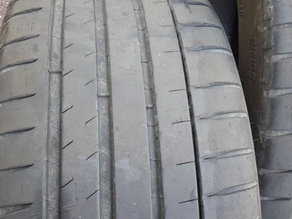 
            225/40R19 Michelin pilot sport 4S
    

                        93
        
                    Y
        
    
    Samochód osobowy

