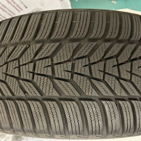 
            245/50R19 Hankook XL WINTER EVO3
    

                        105
        
                    V
        
    
    4x4 SUV

