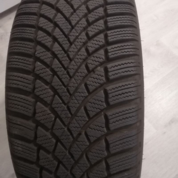 
            200/45R17 Bridgestone 
    

                        88
        
                    V
        
    
    Passenger car

