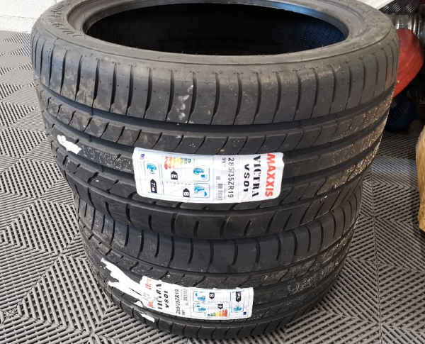 285/35R19 Maxxis Maxxis Victra Sport VS01
99
Y
Personenkraftwagen