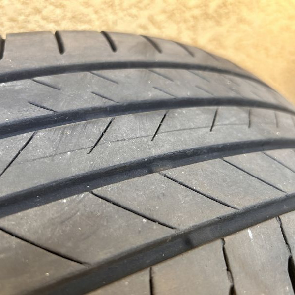 
            235/55R19 Bridgestone 
    

                        101
        
                    V
        
    
    SUV 4x4

