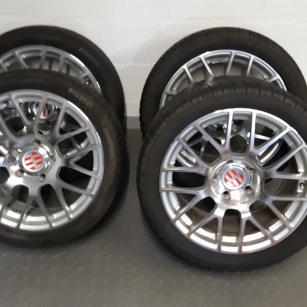 
            295/35R18 Michelin 
    

                        99
        
                    V
        
    
    Car wheel

