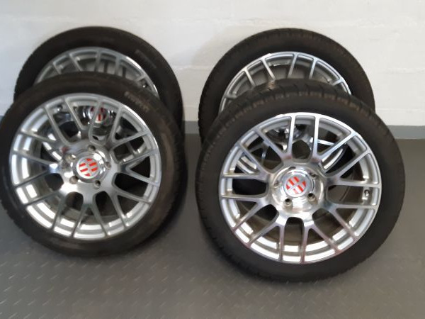 
            295/35R18 Michelin 
    

                        99
        
                    V
        
    
    Автомобильное колесо

