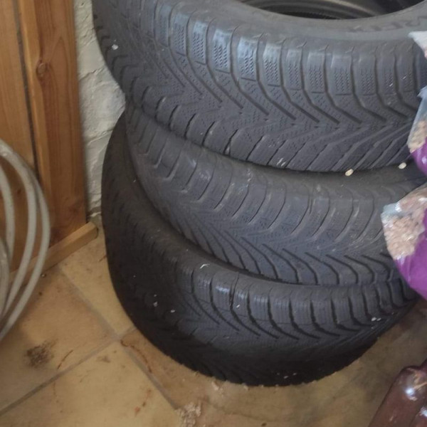 
            185/60R14 Vredestein Snowtrack
    

                        82
        
                    T
        
    
    Vehículo de pasajeros

