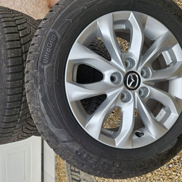 215/60R16 Goodyear ULTRAGRIP
99
H
Autovettura