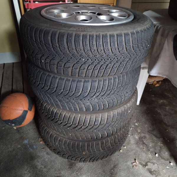 
            185/55R15 Michelin sacha elie
    

                        88
        
                    T
        
    
    Ruota di automobile

