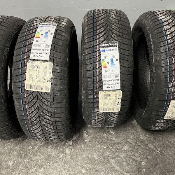 
            235/55R18 Goodyear Vector 4 Seasons SUV Gen-3
    

                        104
        
                    V
        
    
    Vehículo de pasajeros

