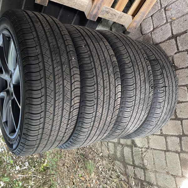 265/45R21 Michelin Lattitude tour HP
104
W
Vehículo de pasajeros