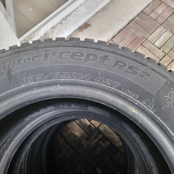 
            175/65R14 Hankook 
    

                        82
        
        
    
    乗用車

