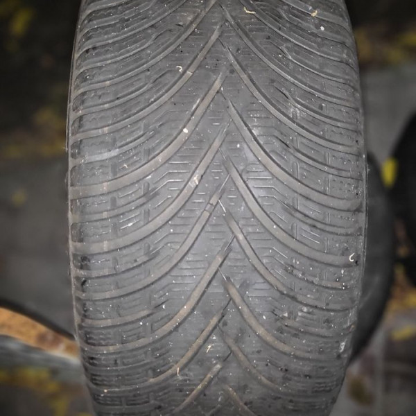 
            215/45R17 Divers 
    

                        91
        
                    H
        
    
    Autovettura

