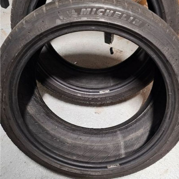 
            225/40R18 Michelin 
    

                        92
        
                    Y
        
    
    Vehículo de pasajeros

