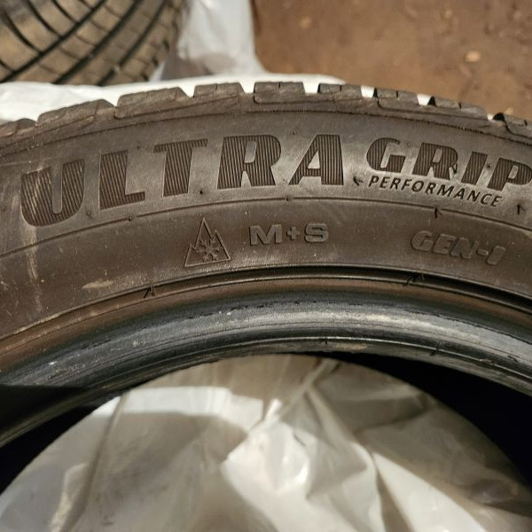 
            215/55R17 Goodyear Ultra-Grip Performance GEN-1
    

                        98
        
                    V
        
    
    Vehículo de pasajeros

