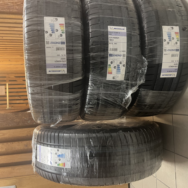 
            235/45R21 Michelin PILOT SPORT 4
    

                        101
        
                    Y
        
    
    यात्री कार

