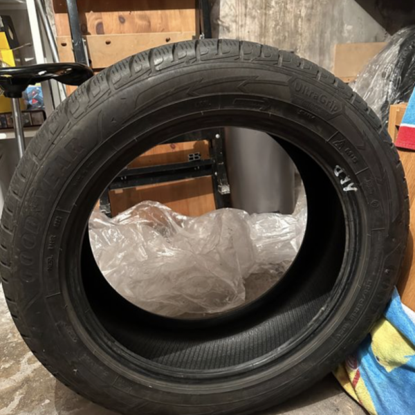 225/55R18 Goodyear GOODYEAR ULTRAGRIP PNEUS HIVER
102
V
Autovettura