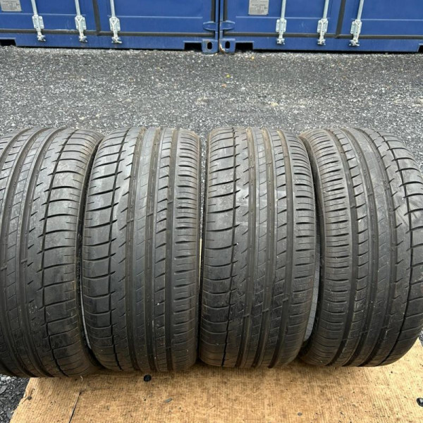 225/30R20 Triangle
ZR
Autovettura