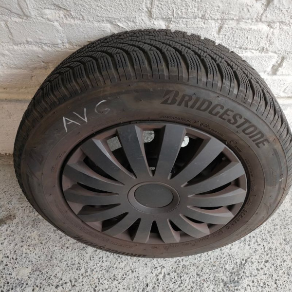 205/65R15 Bridgestone Blizzard LM0005
94
T
Autovettura