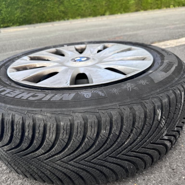 205/60R16 Michelin 4 pneus d’hiver Michelin 205/60 R16
91
H
Autovettura