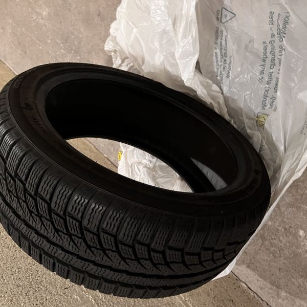 205/45R17 Nokian 4 Pneus hiver quasi neuf NOKIAN 20545r17 88v XL
88
V
Vehículo de pasajeros