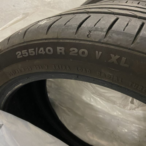 
            255/40R20 Continental 255/40 R 20 VXL
    

                        101
        
                    V
        
    
    Vehículo de pasajeros


