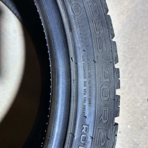 255/40R21 Nokian WR SUV 4
102
V
Carro passageiro