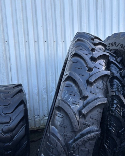300/95R52 Kleber SUPER 3
xxxx
Roue motrice