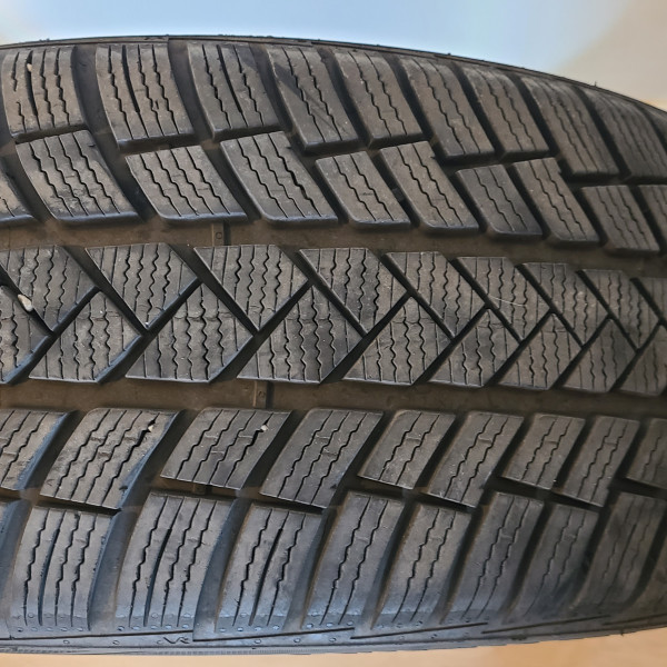 235/45R20 Divers Wintrac pro
100
V
Samochód osobowy
