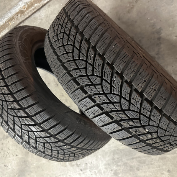 215/60R16 Goodyear
99
H
Samochód osobowy
