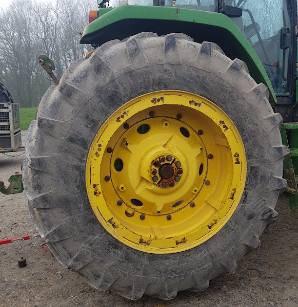
            520/85R42 Michelin Pneus MICHELIN AGRIBIB – 520/85 R 42
    

            
        
    
    Antriebsrad

