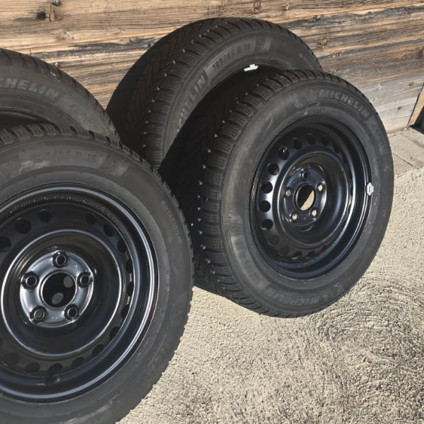 195/65R15 Michelin Michelin Alpin 6
91
H
Roda de carro