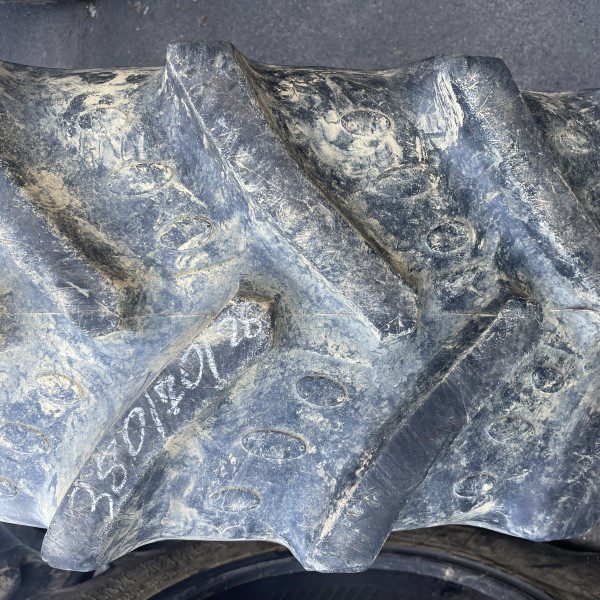 380/70R28 Bkt RT765 OCC
Koło napędowe